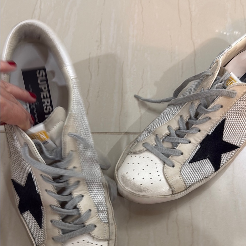 Stylish Sneakers with Black Star Accent - Picture 4 of 5